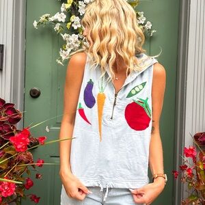 Vintage Veggie Vest – 90s Hooded Sleeveless Quarter-zip Top